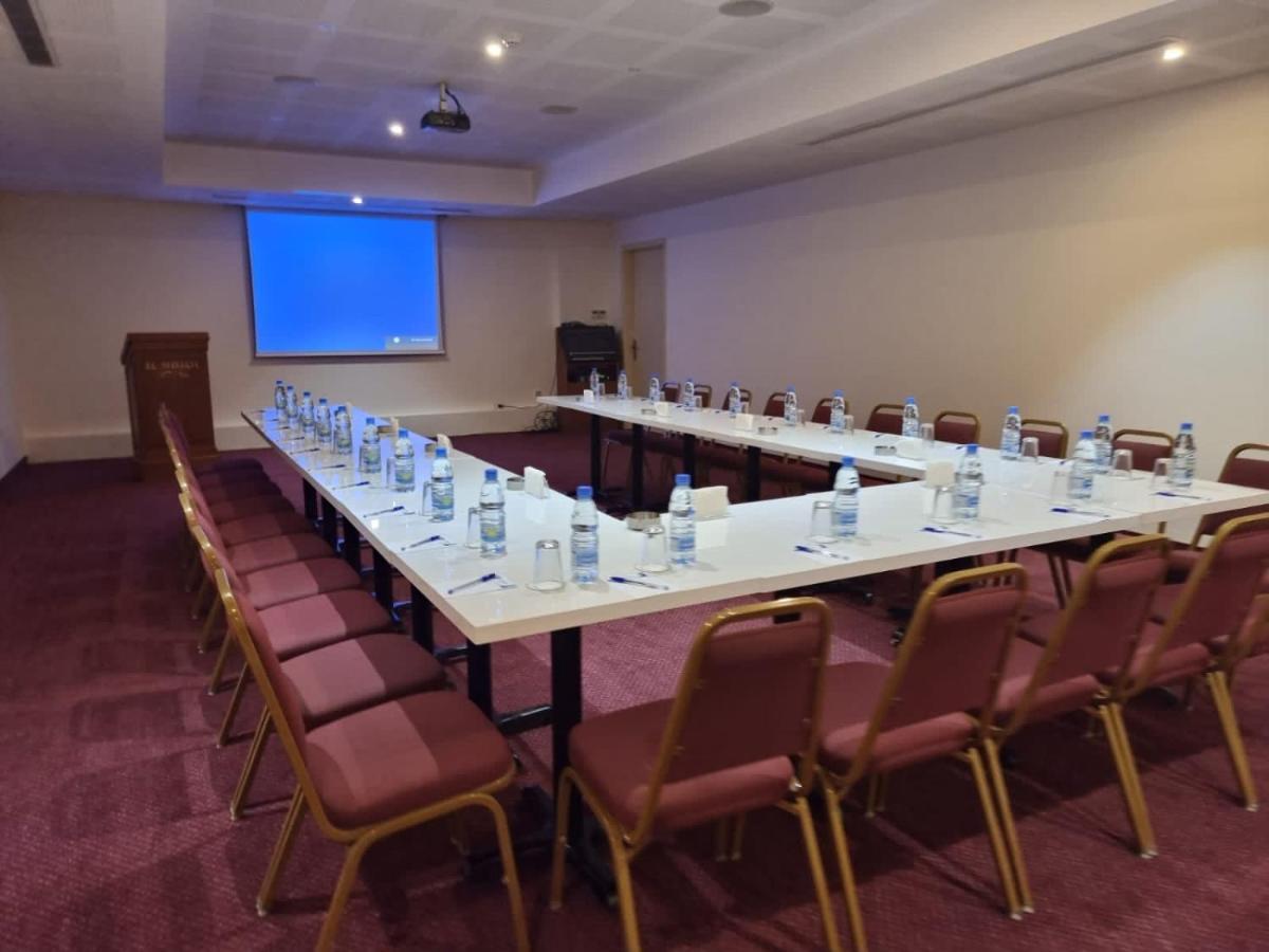 El Sheikh Suites Hotel Beiroet Buitenkant foto