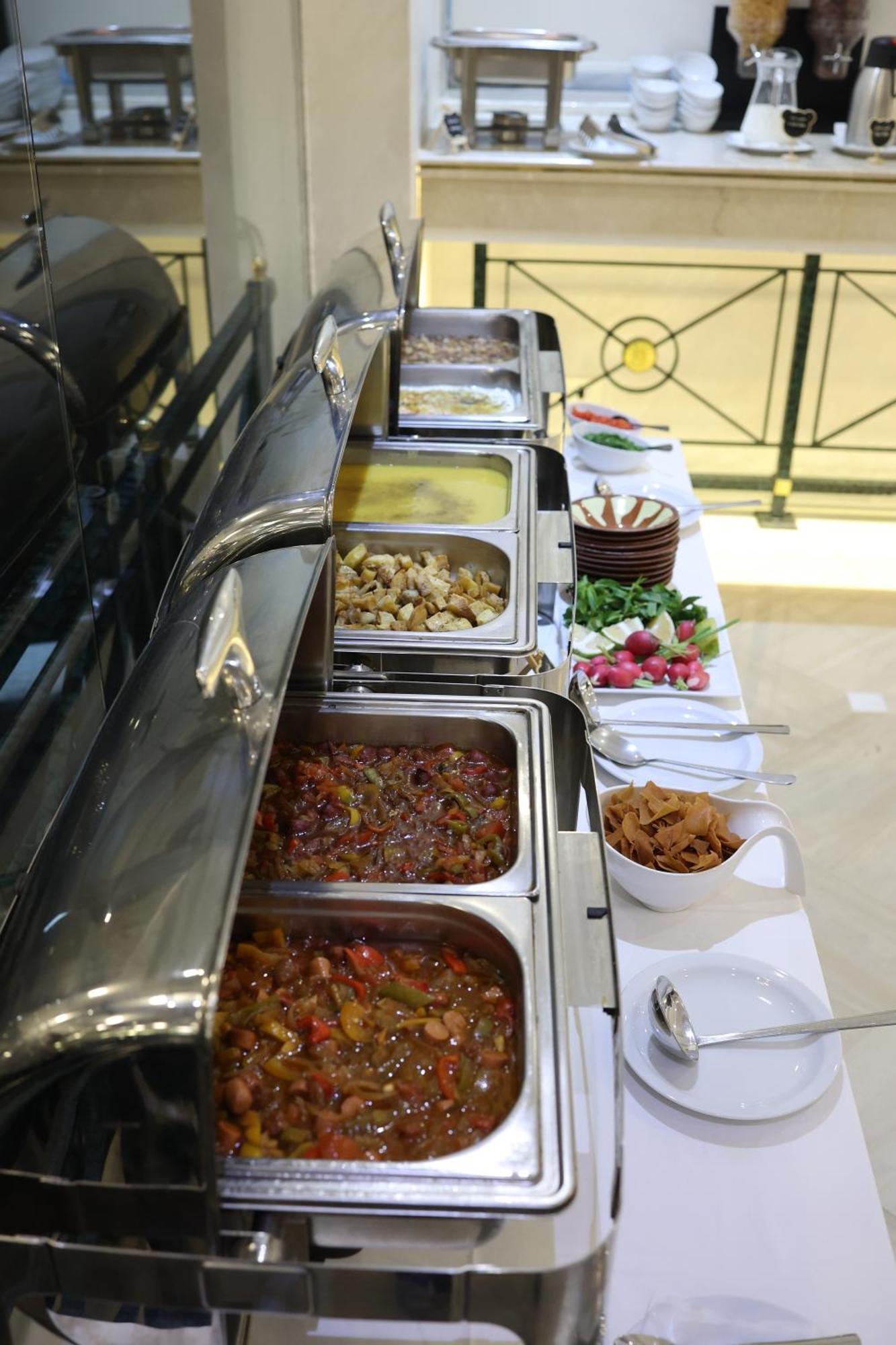 El Sheikh Suites Hotel Beiroet Buitenkant foto