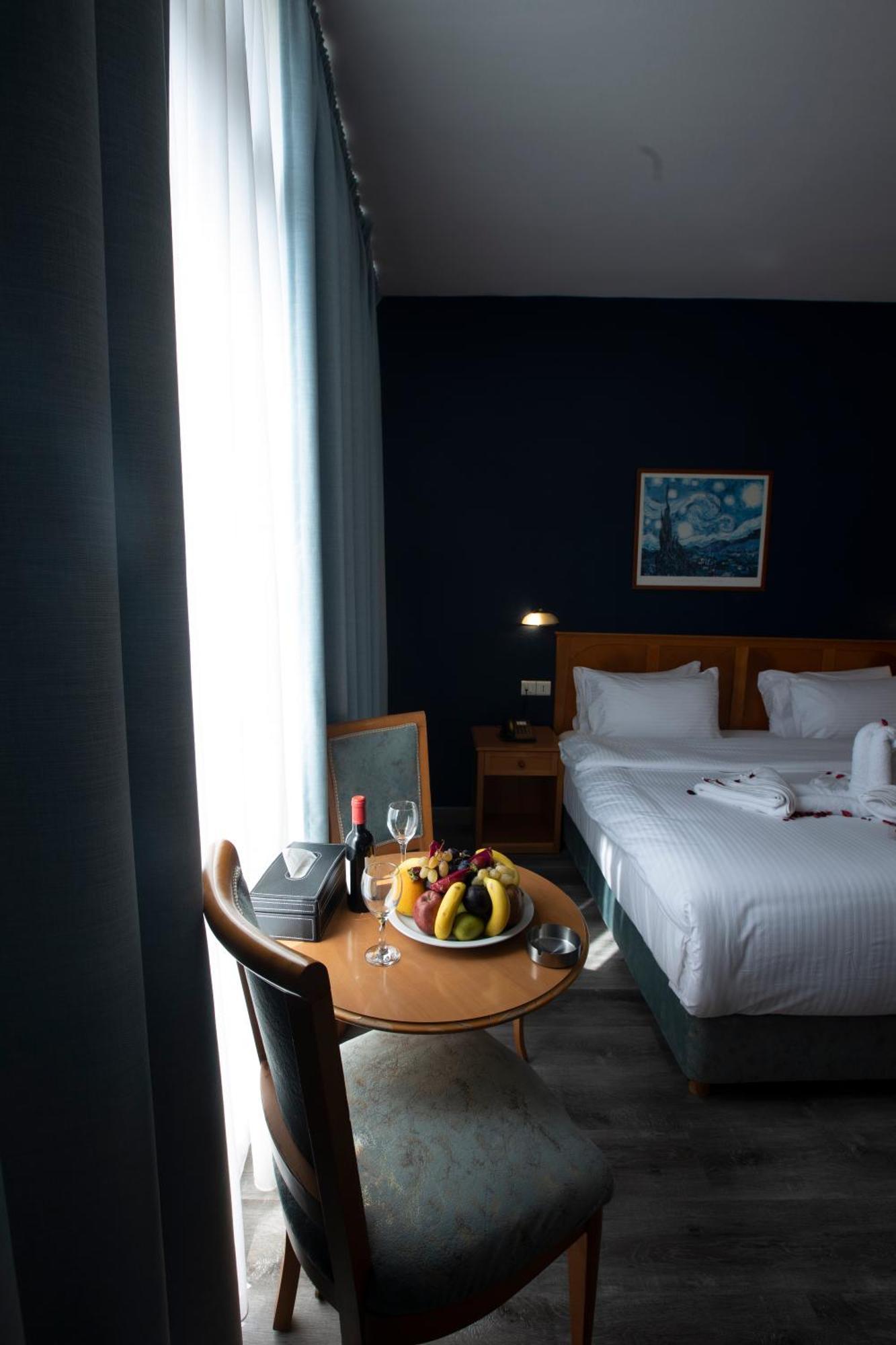 El Sheikh Suites Hotel Beiroet Buitenkant foto